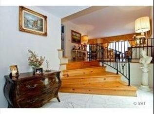 6839 Latrobe Ave, Skokie, IL