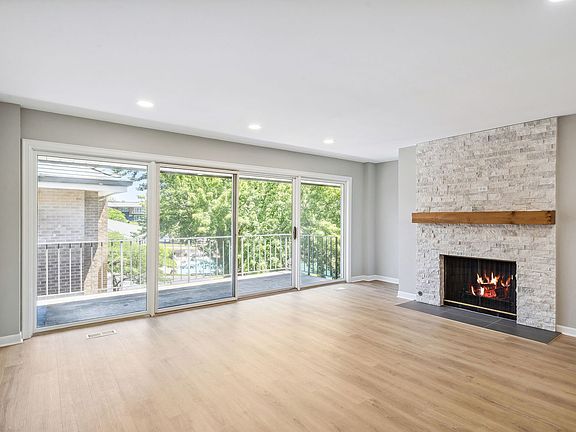 4th image of 1 Oak Brook Club Dr APT B304