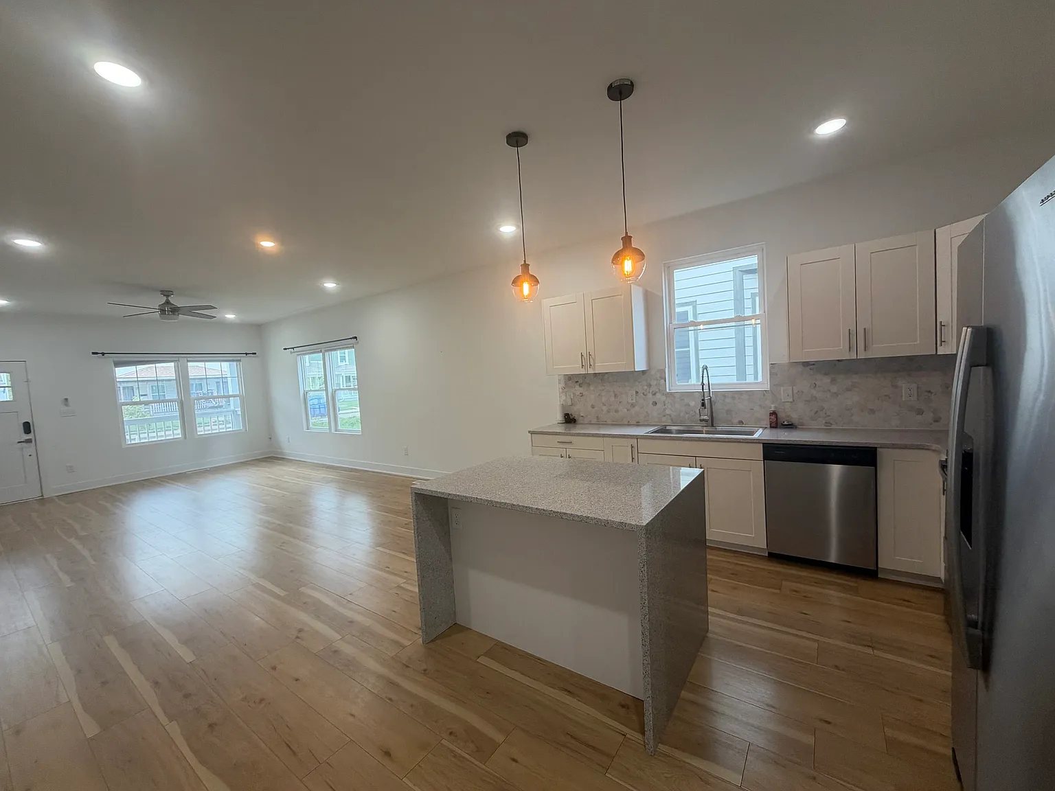 3 bed, 2.5 bath, 1890 sqft, $2,800 — Photo 4