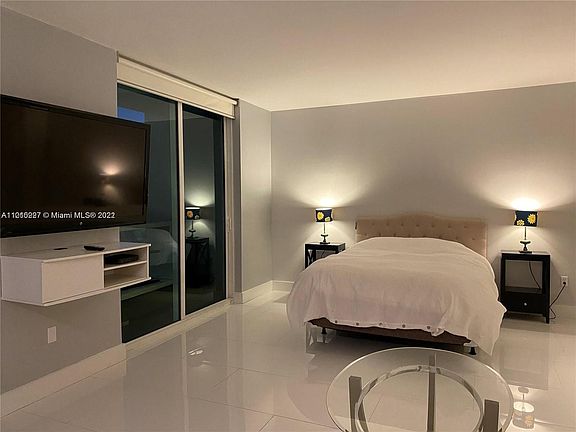 3rd image of 253 NE 2nd St APT 3005