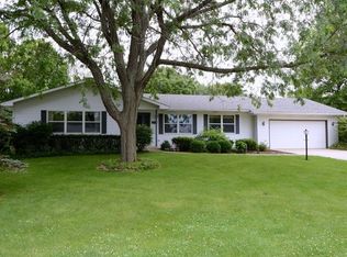 57 Lillian Ln, Yorkville, IL