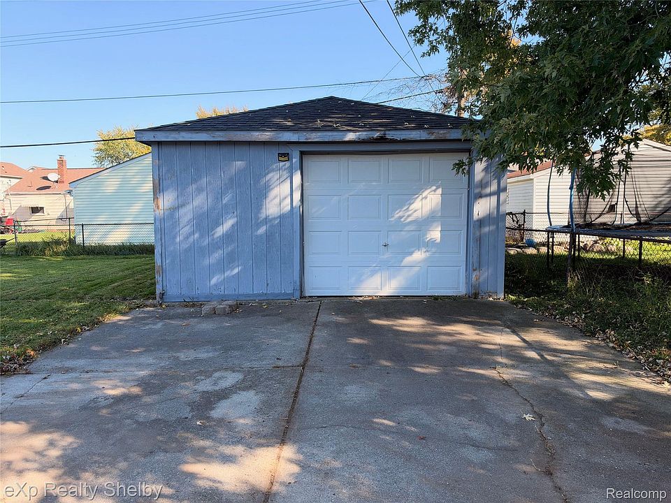 26730 Grandmont St, photo 5