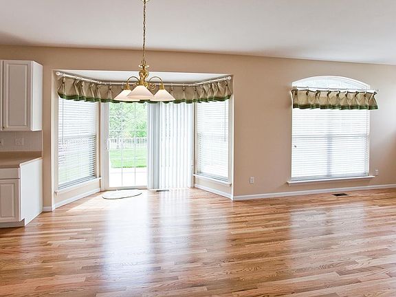 Breakfast Area/Slider to Patio