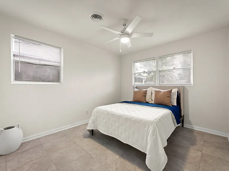 6750 Snow White Dr — Photo 18
