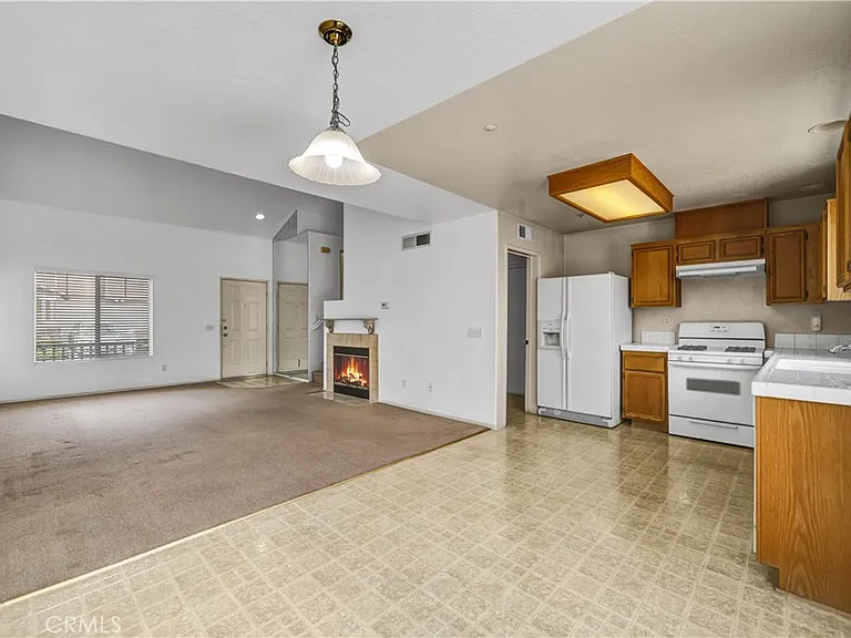 465 E Afton Ln — Photo 8