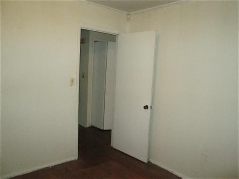 2nd image of 414 Skipwith Pl