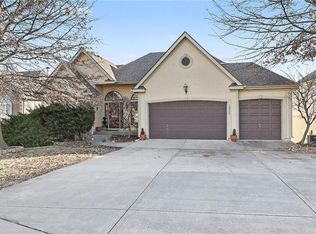 18003 Rollins Dr, Smithville, MO 64089