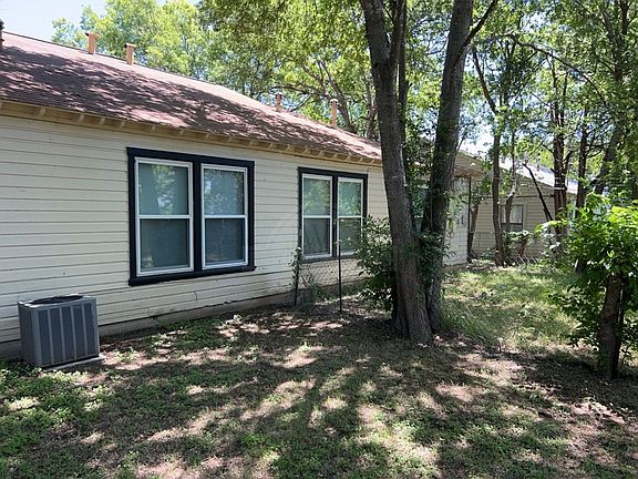 3rd image of 1802 Poage Ave