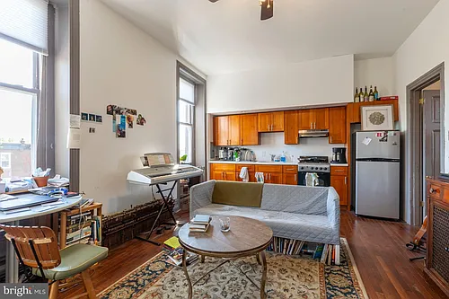 2318 E York St #3F Photo 1