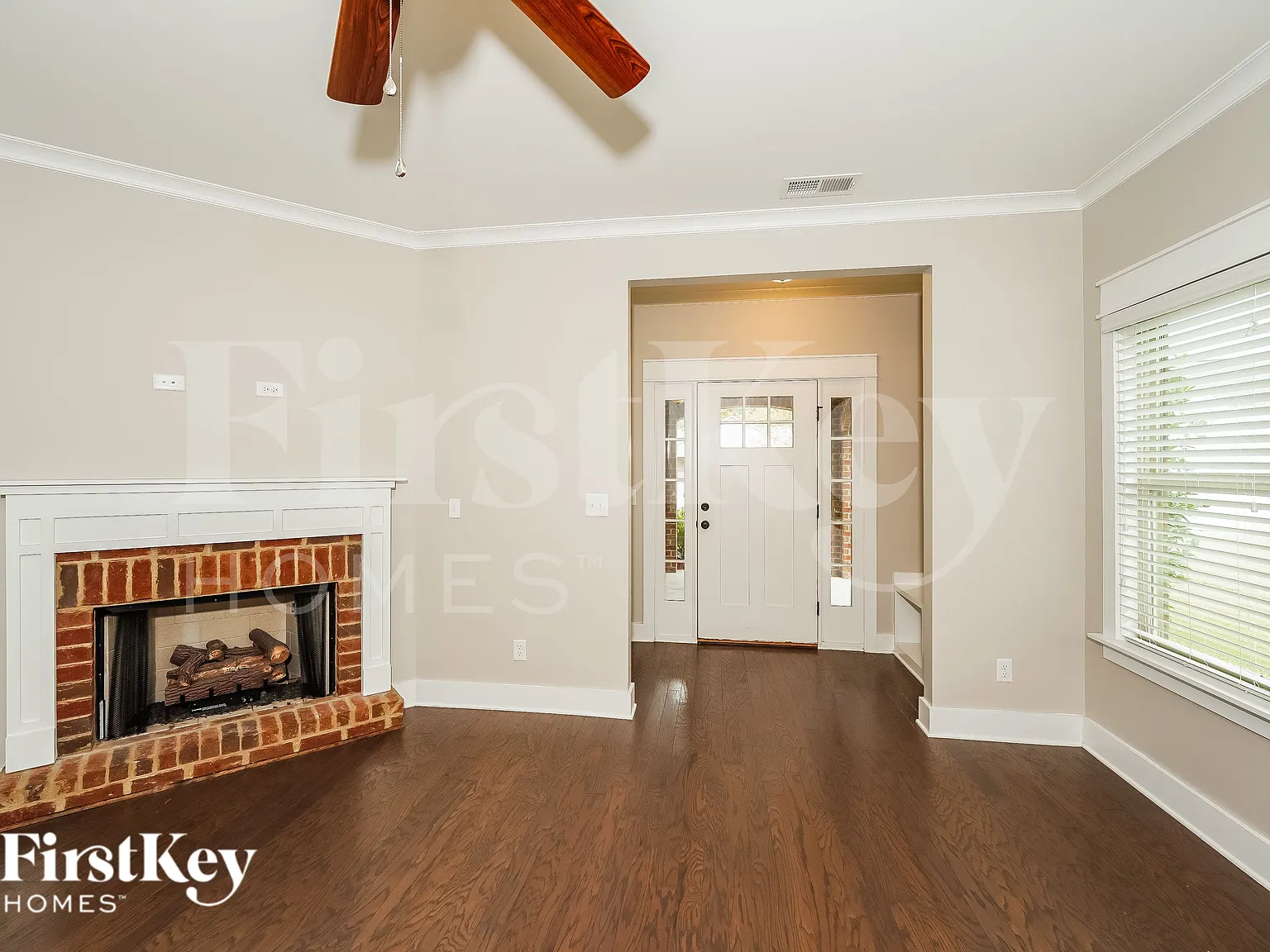 3 bed, 2.0 bath, 1266 sqft, $2,015 — Photo 2