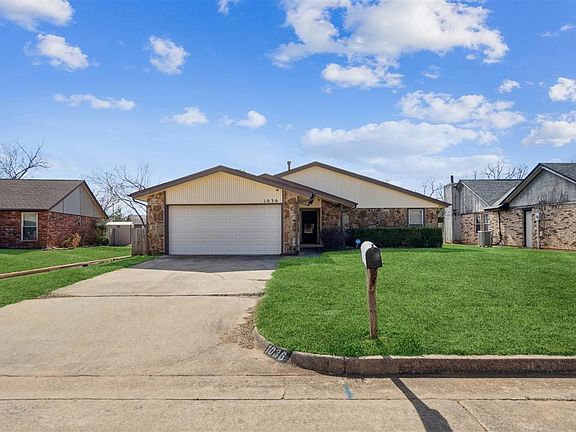 3rd image of 1036 Cedar Hill Pl
