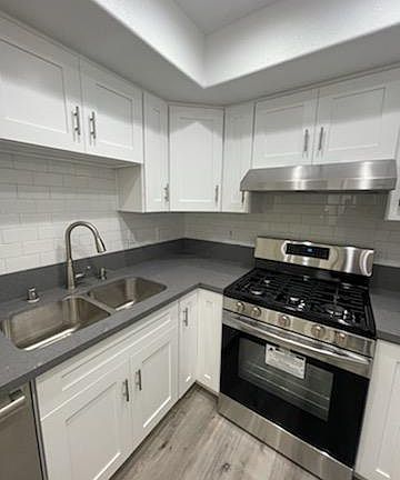 4th image of 347 W Stocker St Unit 205