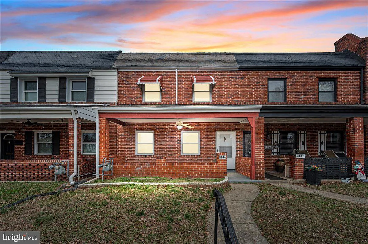 3446 Dix St NE photo 1