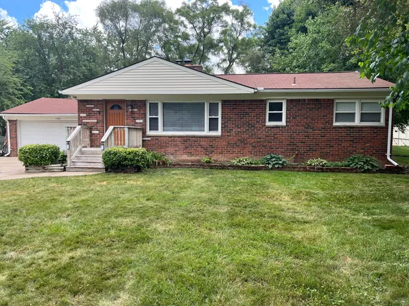 1392 N Cass Lake Rd, Waterford, MI 48328