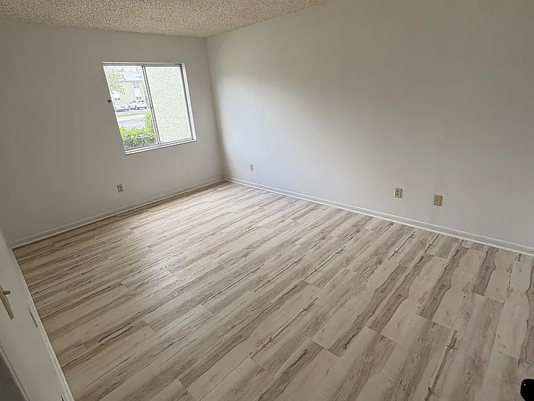 593 Fairways Cir #A — Photo 5