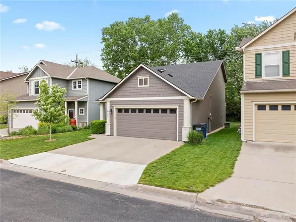 1824 Villo Woods Ct, Lawrence, KS 66044