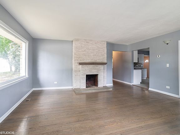 3rd image of 1449 Seymour Ave