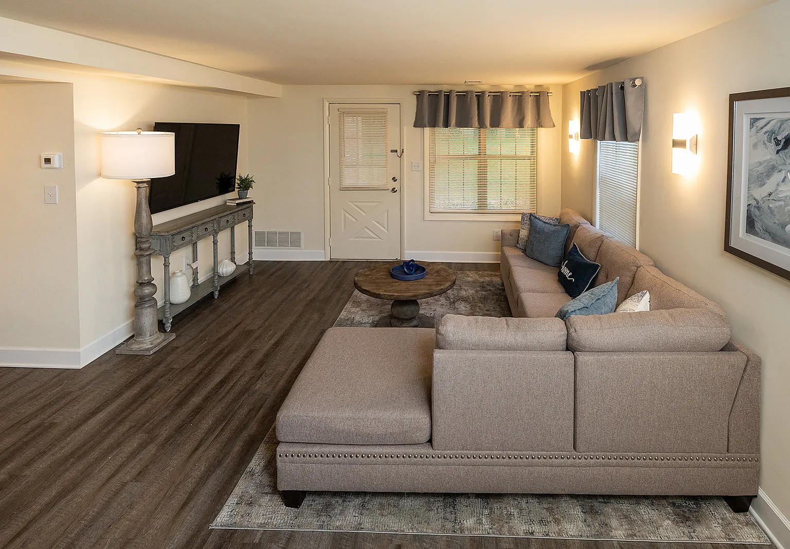 Spring Hill Apartments & Townhomes — Photo 4