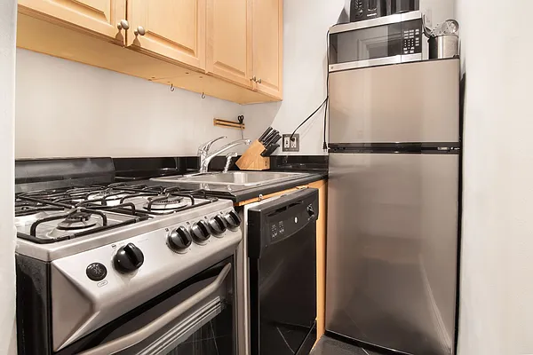 Rented by WAM Partners - William Moses Co. | media 19