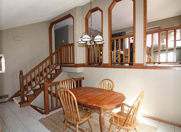 3rd image of 9715 Yalta St NE