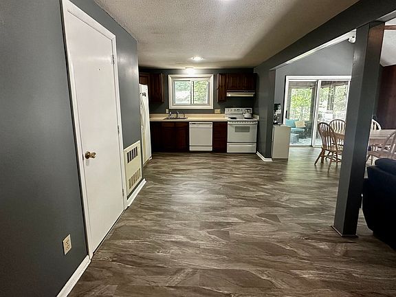 4th image of 9 Crestbrook Place