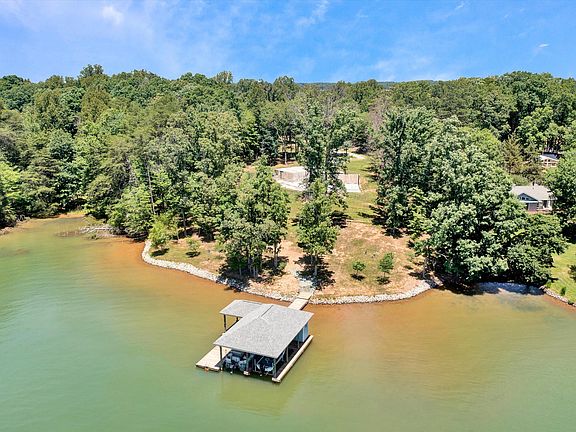 4th image of 490 Lakestone Rd