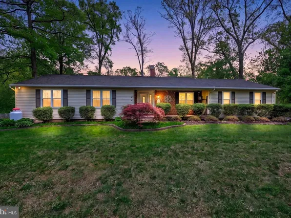 4296 Wolf Hill Dr, Hampstead, MD 21074
