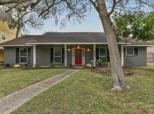 5246 Whittier Oaks Dr, Friendswood, TX 77546