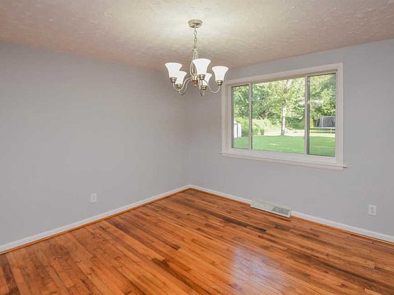 5th image of 800 Fairway Dr
