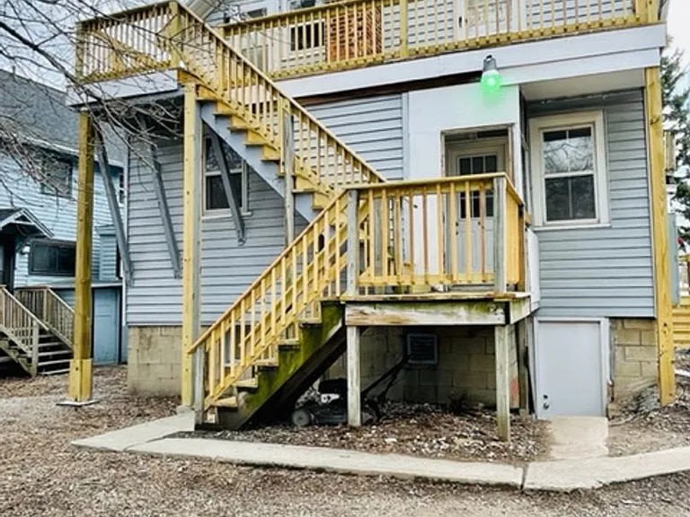 208 S Webster Ave — Photo 14