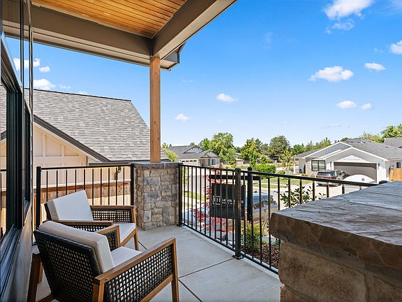 3rd image of 3057 Umpqua Dr