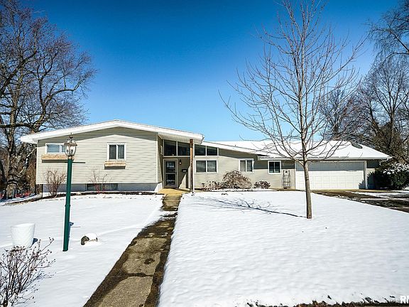 3rd image of 920 Birchwood Dr
