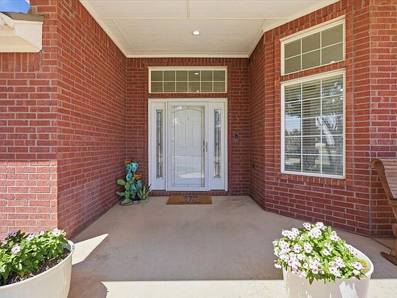 5th image of 404 Longhorn St