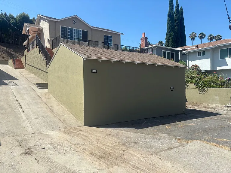 4040 Toland Way — Photo 1