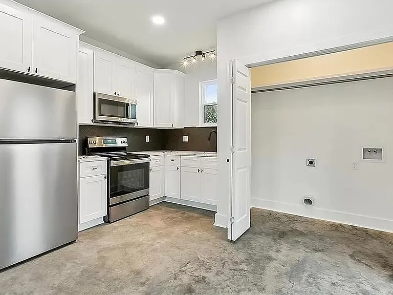 310 Riess Pl — Photo 6