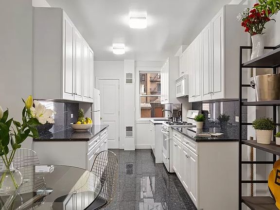 2nd image of 241 W 97th St APT 7L