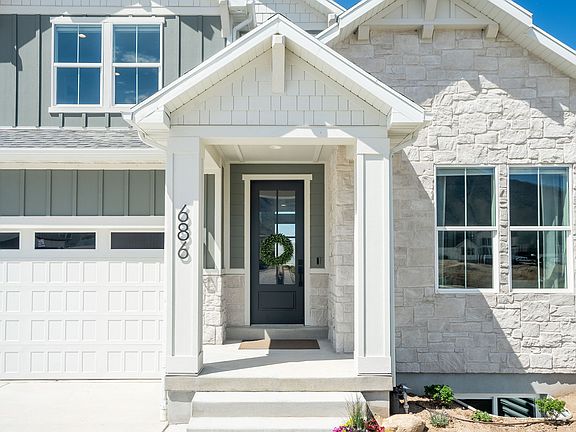 3rd image of 686 W Eaglecrest Cir