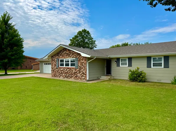 1215 S Allen Ave, Chanute, KS 66720