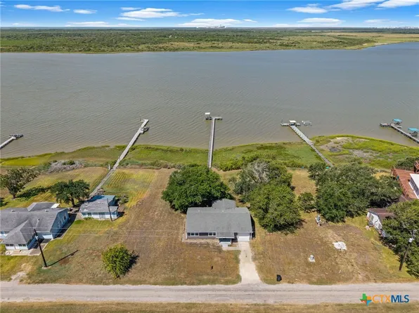 532 County Road 311, Port Lavaca, TX 77979