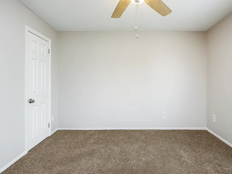 100 Regency at Clemson — Photo 8