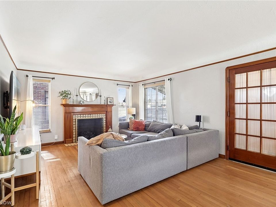 3114 W 159th St, Cleveland, OH 44111 | Zillow