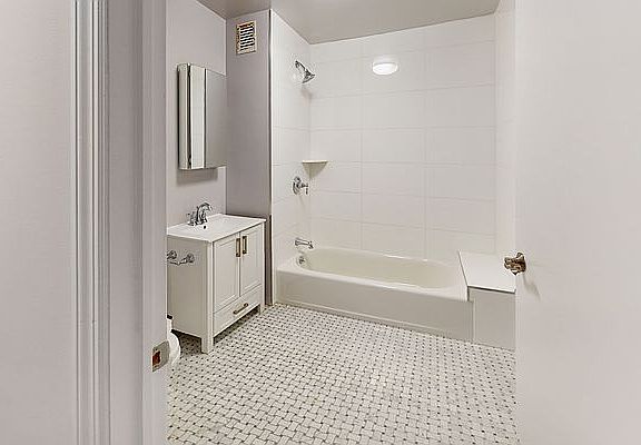 5th image of 70 W 93rd St #702H