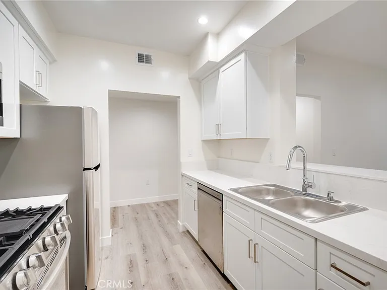 14526 Hartland St #307 — Photo 8