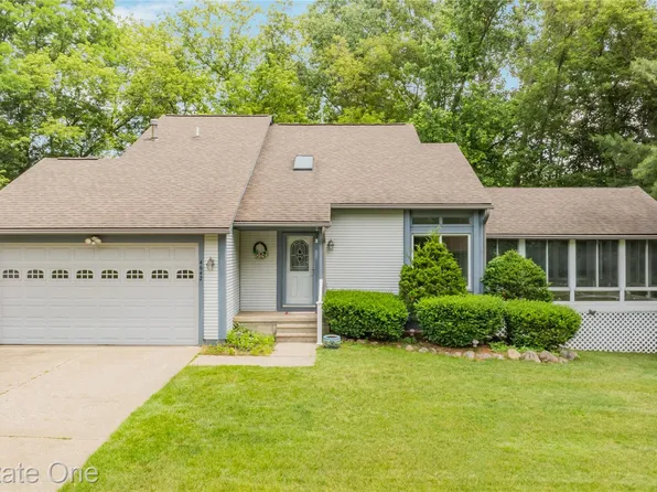 4642 Ponderosa St, Commerce Township, MI 48382