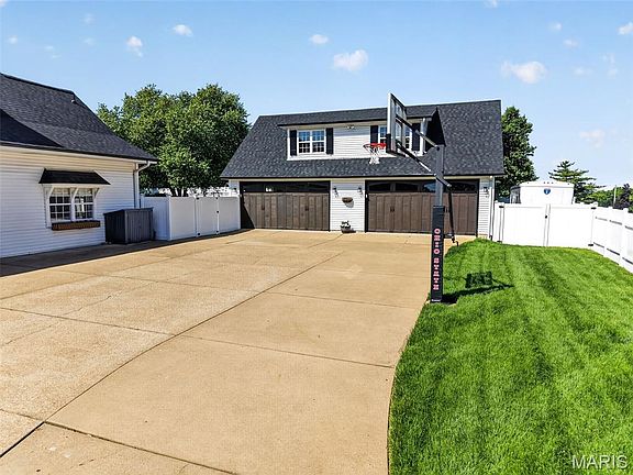 5th image of 9801 Hilltop Dr