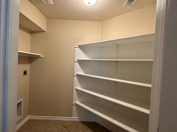 2nd image of 3301 Vineyard Trl