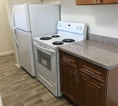 5th image of 281 Juana Ave APT 205