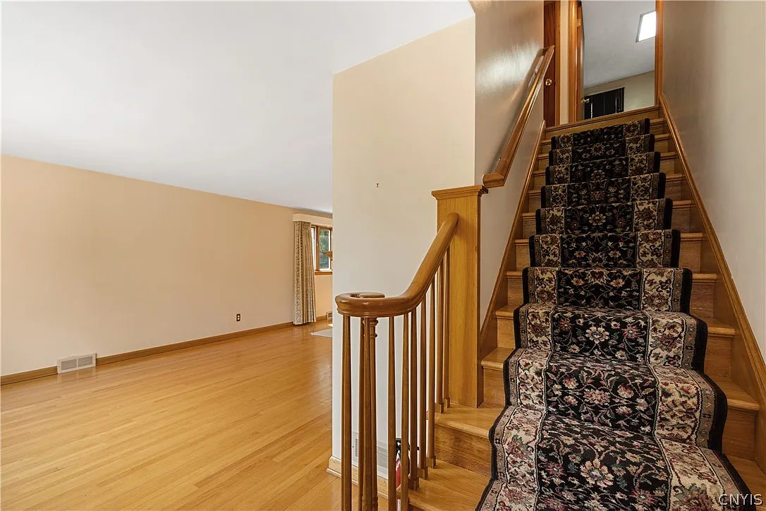 3 bed, 2.0 bath, 1404 sqft, $2,500 — Photo 4