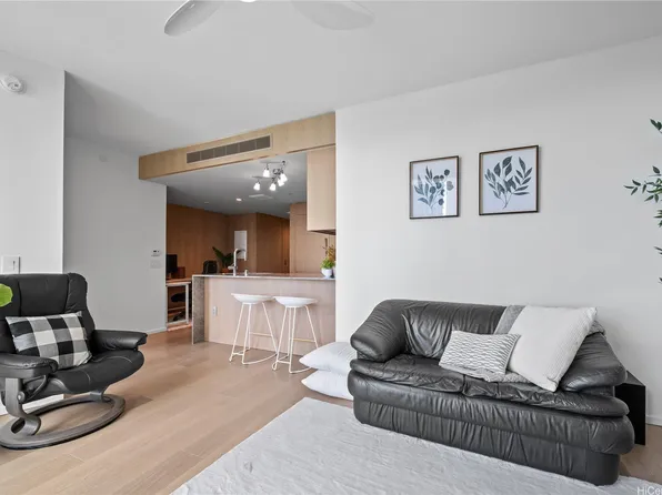 1000 Auahi St Unit 906, Honolulu, HI 96814
