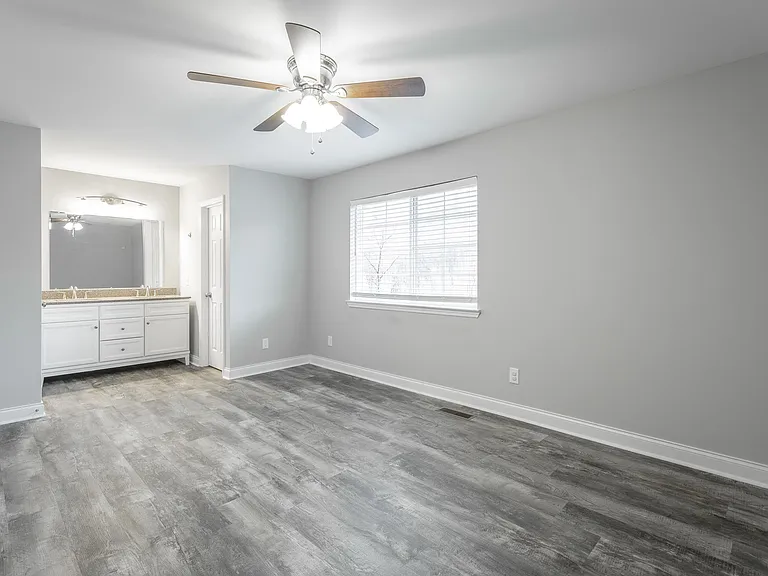 8214 Holly Crest Dr — Photo 30
